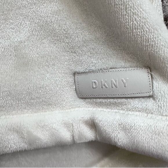 DKNY White Soft Fleece Turtleneck Long Sleeve High Low Pullover Size Medium - Picture 6 of 12